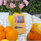 Mid-Summer Magic Losse Thee: zakje naast kan gekoelde thee